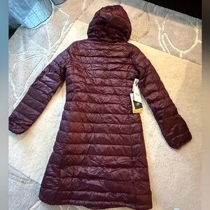 NWT Aritzia Women's Botanie Hooded Puffer Coat wild plum